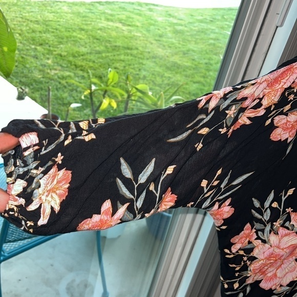 Billabong Kimono Open Front Cardigan Black W/ Pink Floral Women’s Size S/M - Picture 2 of 6